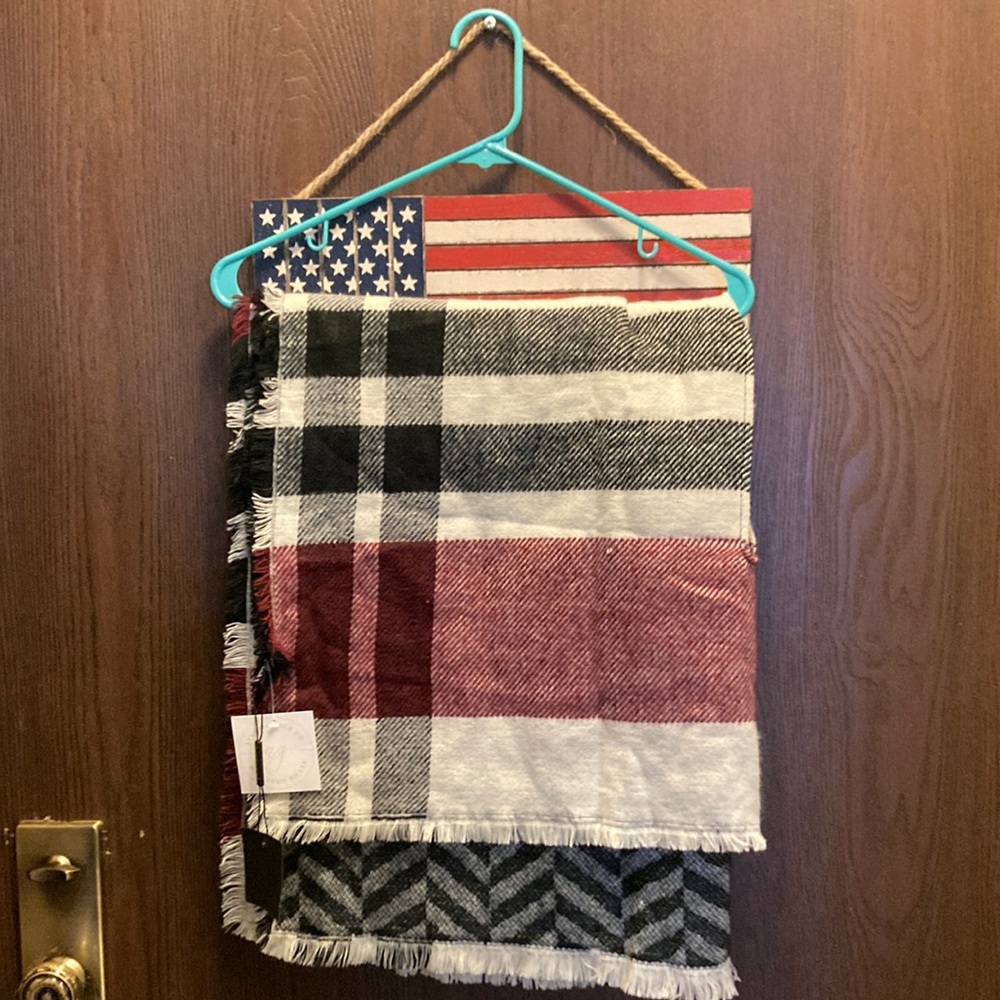 Cute plaid shawl NWT